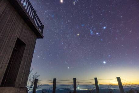 贺州明梅冬季星空猎户座