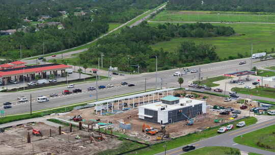 佛罗里达州农村地区路边新加油站建设现场