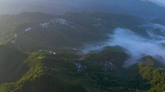 航拍云海高山田园山村（安徽坡山村）