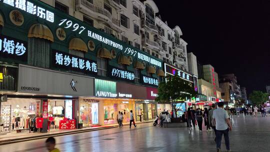 城市街道马路建筑步行街街商铺菜市场人流