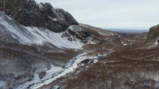 吉林长白山冬季航拍，山峰白雪大气壮美