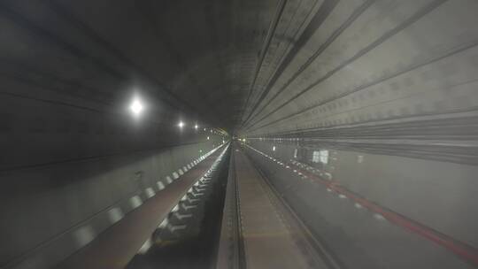 无人驾驶列车隧洞