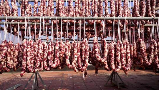 户外晾晒香肠腊肠制作新年传统肉制品年货视频素材模板下载