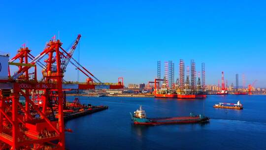 航拍沿海城市港口 造船厂生产基地海上运输