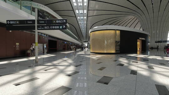 移动镜头行走北京大兴国际机场大厅