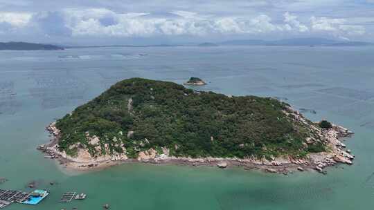 海上岛屿海岛大海蓝色海洋风景航拍