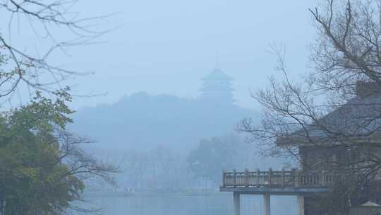 雾西湖雷峰塔风景