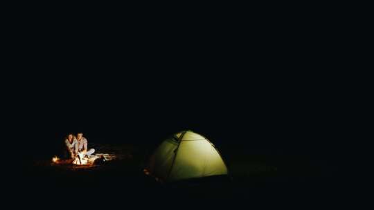 情侣户外露营帐篷野餐野炊视频素材模板下载