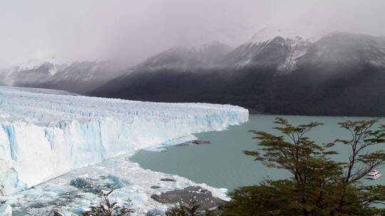 巨大冰川的美丽风景