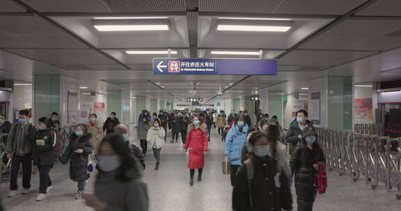8k实拍北京地铁车站迎面走来的人流