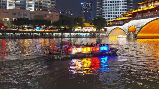 成都九眼桥安顺廊桥夜游锦江游船游客夜景