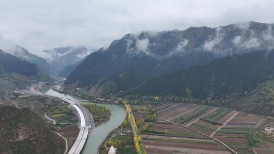 青海互助北山云海河流树木航拍视频