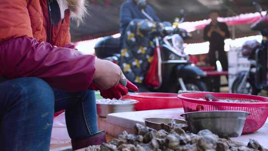 4K 菜市场撬海蛎