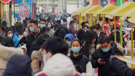 城市里热闹的步行街