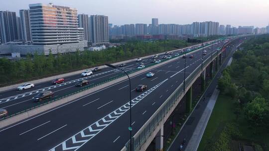 近距离固定拍摄航拍杭州傍晚城市高架桥