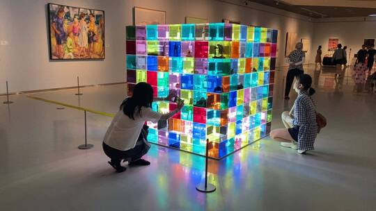 经十路山东省美术馆“青未了”展，互动装置视频素材模板下载