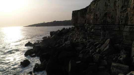 日落时的海崖