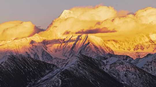 贡嘎山日落金山