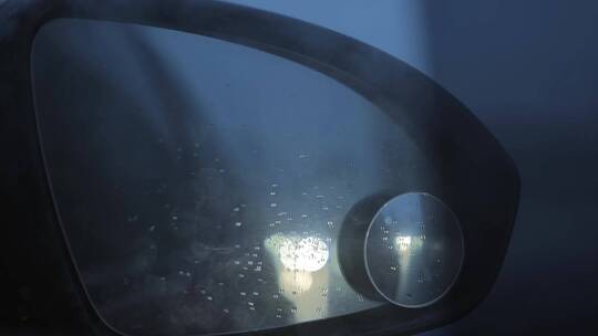 车内副驾驶后视镜雨天视频素材模板下载