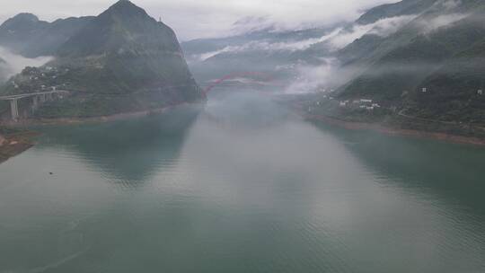 雨后长江三峡巫峡峡口风光