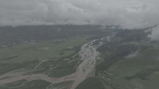 青海门源航拍草山河流树林湿地