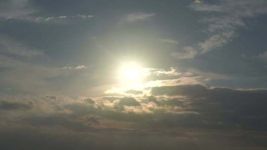 天空太阳云层阳光日出实拍黄昏日落夕阳晚霞