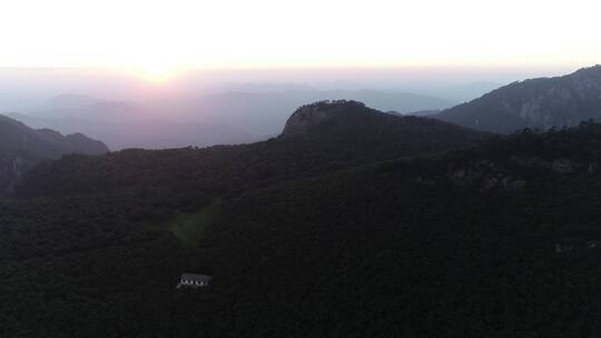 悬崖 日出 山顶 群山 航拍 云海 雾