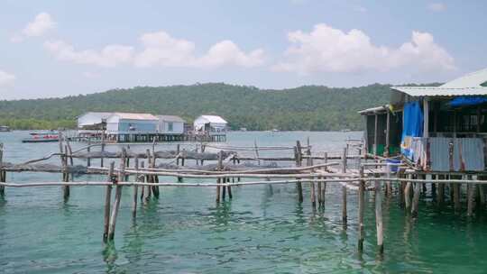 海岸附近的海边村庄