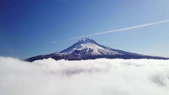 雪山云海风光