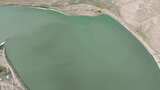 鸟瞰内蒙古呼伦贝尔市呼伦湖的碧绿色湖水高清在线视频素材下载