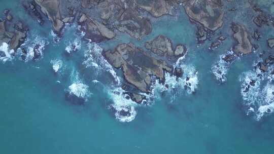 海南海岸礁石海浪航拍