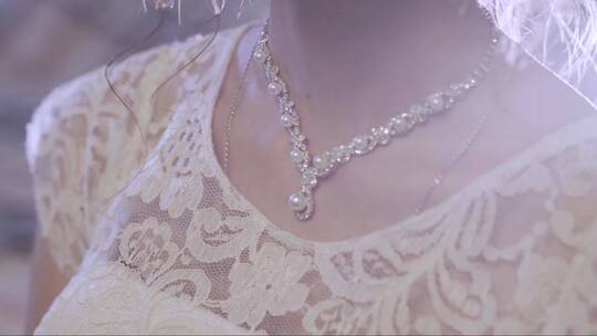 戴着珠宝项链的新娘视频素材模板下载