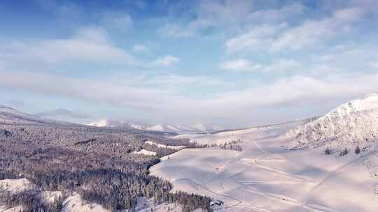 航拍新疆雪山美景