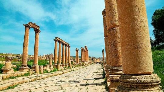 杰拉什古城的罗马石柱视频素材模板下载