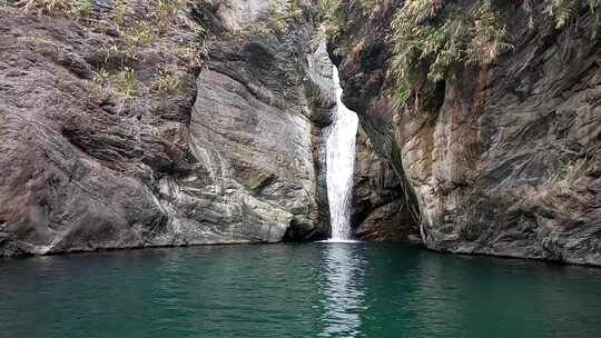 瀑布瀑布森林森林河流河流大自然