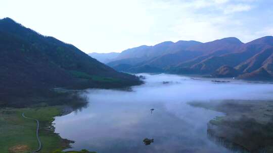 4k航拍湖北神农架大九湖景区晨雾