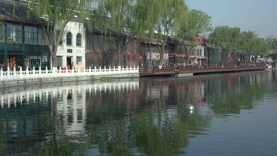 北京什刹海春天风景绿色可调色