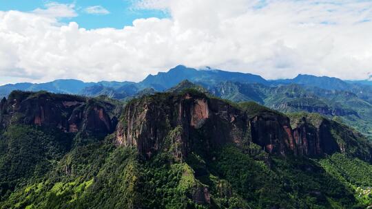 丹霞地貌奇峰林立山河壮阔