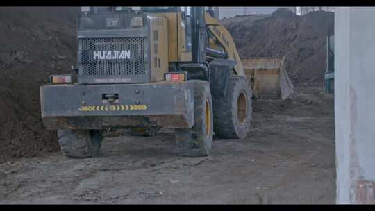 高清实拍工厂推土机挖掘机视频素材模板下载