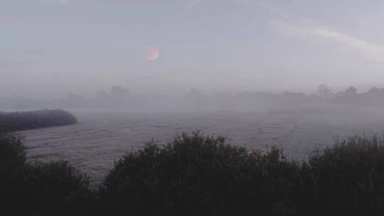 航拍草原凌晨朦胧美景视频素材模板下载