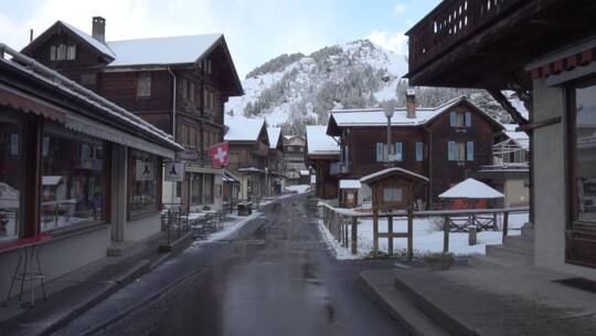 被积雪覆盖的瑞士山区社区