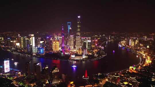 上海陆家嘴金融中心与上海外滩的夜景航拍