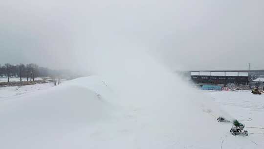 实拍多台雪炮造雪