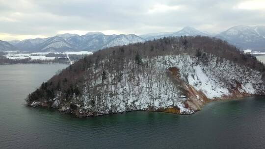 日本北海道屈斜路湖冬季雪景航拍风光