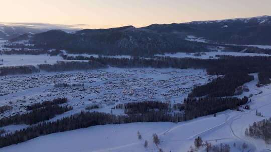 新疆阿勒泰地区禾木村雪景航拍