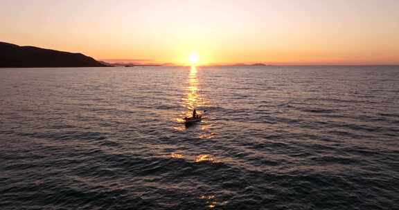 海上日出