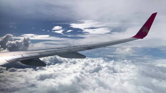 民航拍机翼穿越云层俯拍地面视频