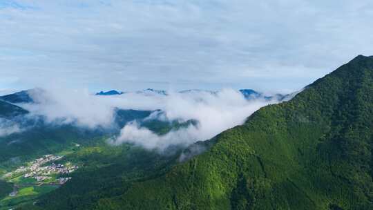 航拍山川云雾森林自然风光大气片头风景视频