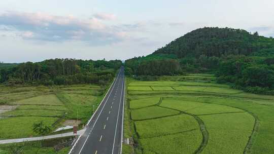 海南屯昌乡间国道与农田航拍美景