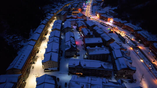 航拍湖北冬天神农架坪阡古镇雪景夜景